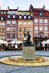 WARSAW, POLAND - OCTOBER 25, 2016: Beautiful Tenement houses on the street Nowomiejska and street Freta, Old Market Square in Warsaw, the capital of Poland, Europe © Milosz Maslanka