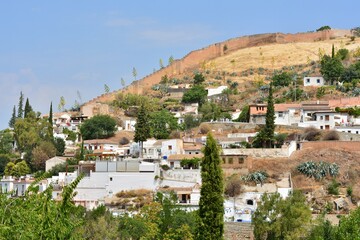 Fototapeta na wymiar Muralla nazarí del Albaicín desde el Sacromonte, Granada