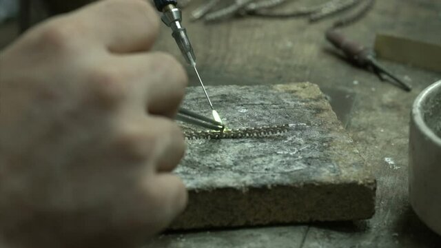 craftsman diamond bracelet production welding white gold bracelet. hand made jewelery close up