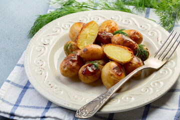 Young baked potatoes with salt and dill.
