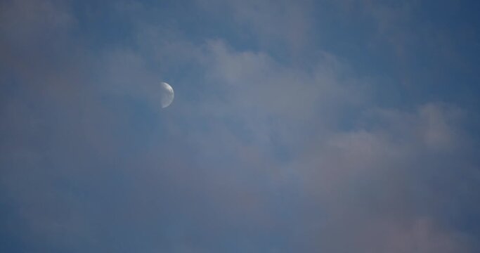 Evning sky with moon