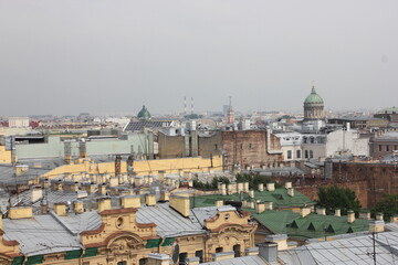 Obraz premium Saint-Petersburg, Russia - 10.06.20. Cityscape panorama of old central city part, view from a roof. Famous rooftops of St. Petersburg with Saint Isaac's Cathedralat the background.