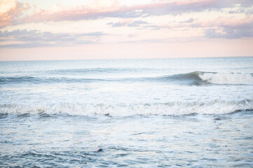 Obraz na płótnie Canvas beach sunset waves