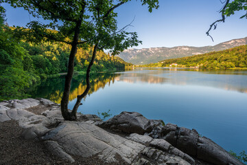View of the beautiful Lake Monticolo in the morning in the municipality of Eppan in Italian South Tyrol. © pawelgegotek1