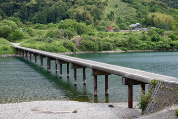 四万十川 三里沈下橋 -洪水時には橋面が水面下になる橋-