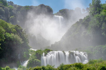 La Cascata delle Marmore con i sui 165 metri di dislivello è una delle più alte d’Europa