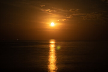 Obraz premium Full Moon rising