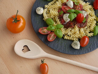 Pasta mit Tomate Mozzarella