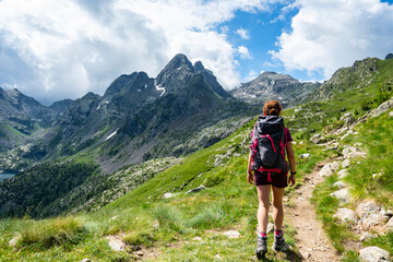 Fototapeta na wymiar Trekking woman in the italian alps