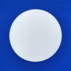 blue propylene background with a white circle with a soft focus, noisy filter, blurred background