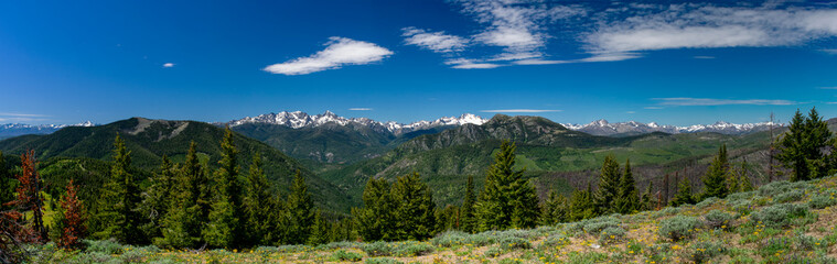 Fototapeta na wymiar North Cascade Mountain Range