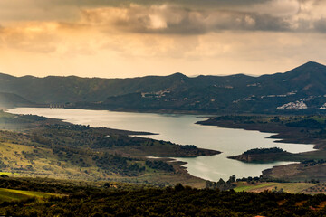 Fototapeta na wymiar Espectacular vista del Pantano de Viñuela, visto desde las alturas en Periana.