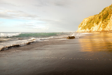 Fototapeta na wymiar Black sand beach sunset 8