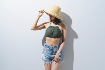 夏のファッションの女性