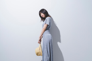 夏のファッションの女性