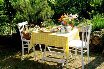 breakfast in the garden