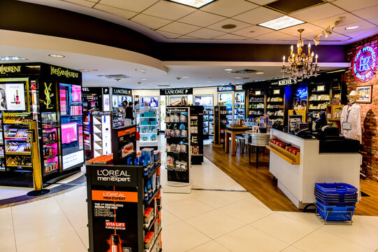 NEW YORK, USA - SEP 21, 2015: Duty free area of the John F. Kennedy International Airport. It is the busiest international air passenger gateway in the United States