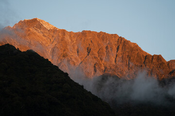 Fototapeta premium Mountain ranges as seen from the Franz Josef region of New Zealand
