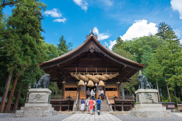 Fototapeta premium Suwa-taisha (Suwa Grand Shrine) Shimosha Akimiya in Shimosuwa, Nagano Prefecture, Japan. Suwa Taisha shrine is one of the oldest shrine built in 6-7th century.
