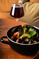 Steamed mussels in white wine sauce