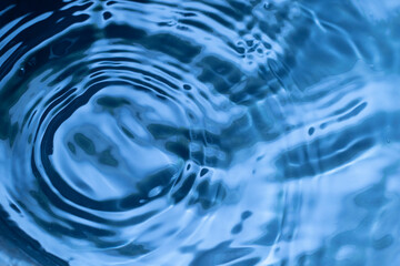 Waves and soft water droplets in a circle