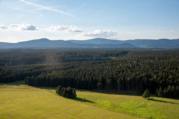 Deutschland, Sachsen-Anhalt, Tanne, Nationalpark Harz, klare Sicht auf den Wurmberg (l) und den...