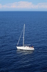 Obraz premium Otranto - Barca a vela a Punta Palascia