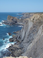 Wild romantische  Küste nahe des Praia de Arrifana in Portugal Wild romantic coast near praie de arrrifana in Portugal