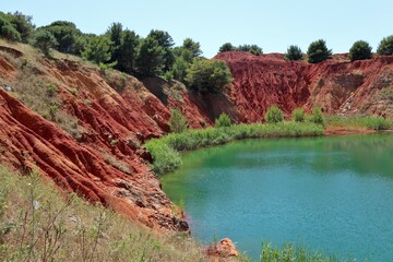Otranto - Scorcio della riva del lago di bauxite
