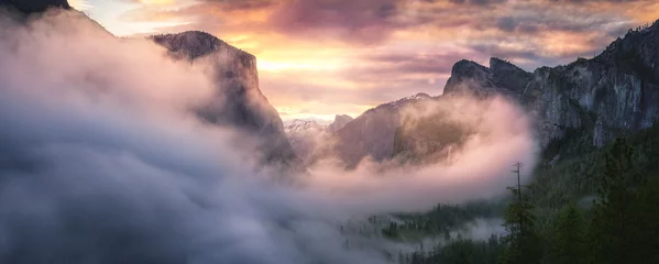 Cercles muraux Half Dome sunrise at the tunnel view in yosemite nationalpark, california, usa