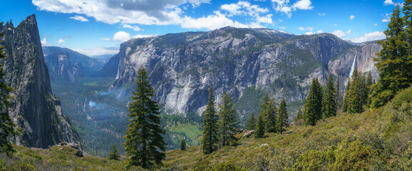 hiking the four mile trail in yosemite national park in california, usa © Christian B.