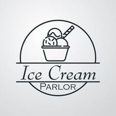 Concepto heladería. Logo lineal con texto Ice Cream Parlor en círculo con vaso con 3 bolas de helado con cobertura de toppings y galleta en fondo gris