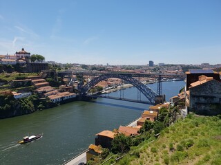 Fototapeta na wymiar Blick auf den Douro, Brücke Dom Luis I, Vila Nova de Gaia und Porto Portugal Panoramic view of Douro river, bridge Dom Luis I, Vila Nova de Gaia and Porto Portugal