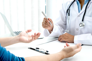 The female doctor sat on the examination of the patient's history and was ready to listen to the patient to clarify the symptoms. Concept of treatment and good health