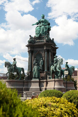 Obraz premium Vienna, Austria, Maria Teresa statue in Museum Quarter or Maria Teresa Square overlooking the Natural History Museum