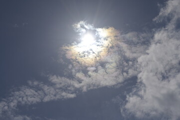cielo azzurro, parzialmente annuvolato, sole splendente, estate, ferragosto, livertà