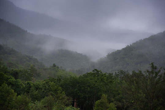 fog over the mountains © Aniwat