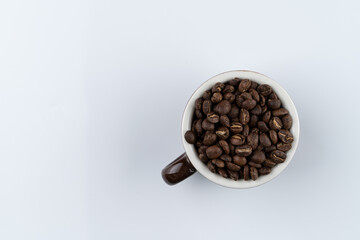 Obraz premium Roasted burundi special coffee beans on white background, isolated, studio shot, ad photo with a text space
