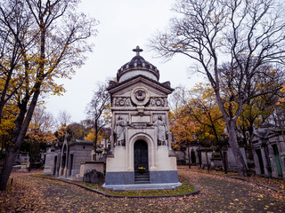 Fototapeta na wymiar Cementerio otoño