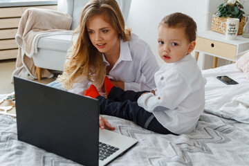 Mom and the kid with a laptop