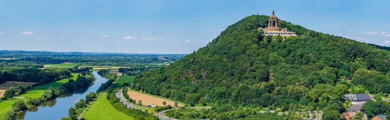 Naklejka premium Schöner Blick über die Weser und zum Kaiser-Wilhelm-Denkmal
