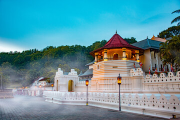 Temple of the tooth, a Buddhist temple also known as Sri Dalada Maligawa, covered with fog in Kandy, Sri Lanka. morning view, well famous destination among tourists.  - obrazy, fototapety, plakaty