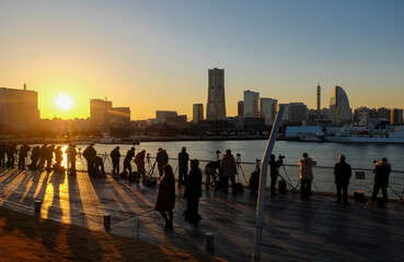 横浜港大さん橋 写真を撮る人たち