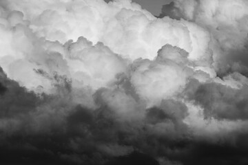 Wolken Berge bei Regen Wetter und im Sommer