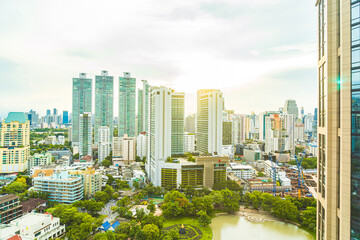 Obraz premium Beautiful architecture building around bangkok city