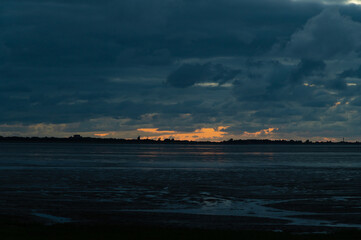 Fototapeta na wymiar Wattenmeer in der Abenddämmerung