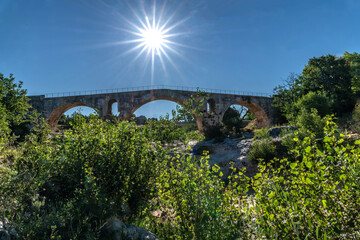 Fototapeta na wymiar Pont Julien dans le Luberon dans le Sud de la France