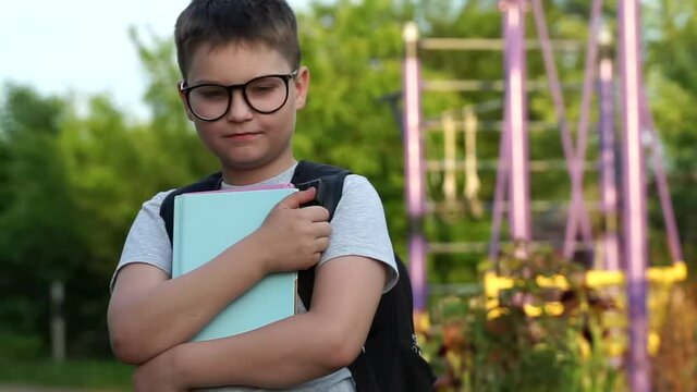 Surprised School Child In Glasses Pointing Finger Up Showing New Idea. Thoughtful Kid In Eyeglasses Thinking Of Solution. Surprised Emotional Boy Looking For Idea Answer To Question. Back To School. .