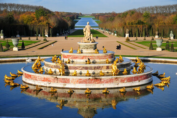 ベルサイユ宮殿の噴水　Fountain in the Place Versailles