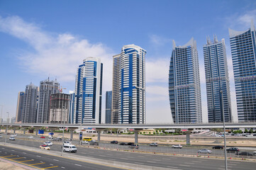Fototapeta na wymiar ドバイの高層ビル群　Dubai wide roads and skyscrapers